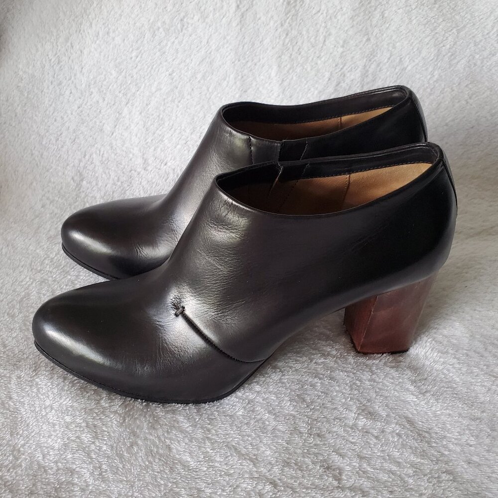 NEW Costume National Black Leather Shooties with Wooden Stacked Heel EU 38